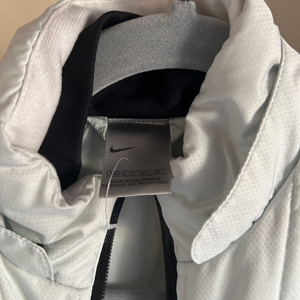Nike Jacket - Picture 2 of 4
